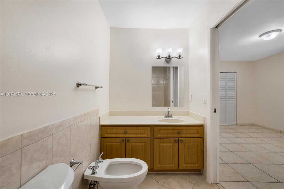 For Rent: $3,300 (3 beds, 2 baths, 1367 Square Feet)