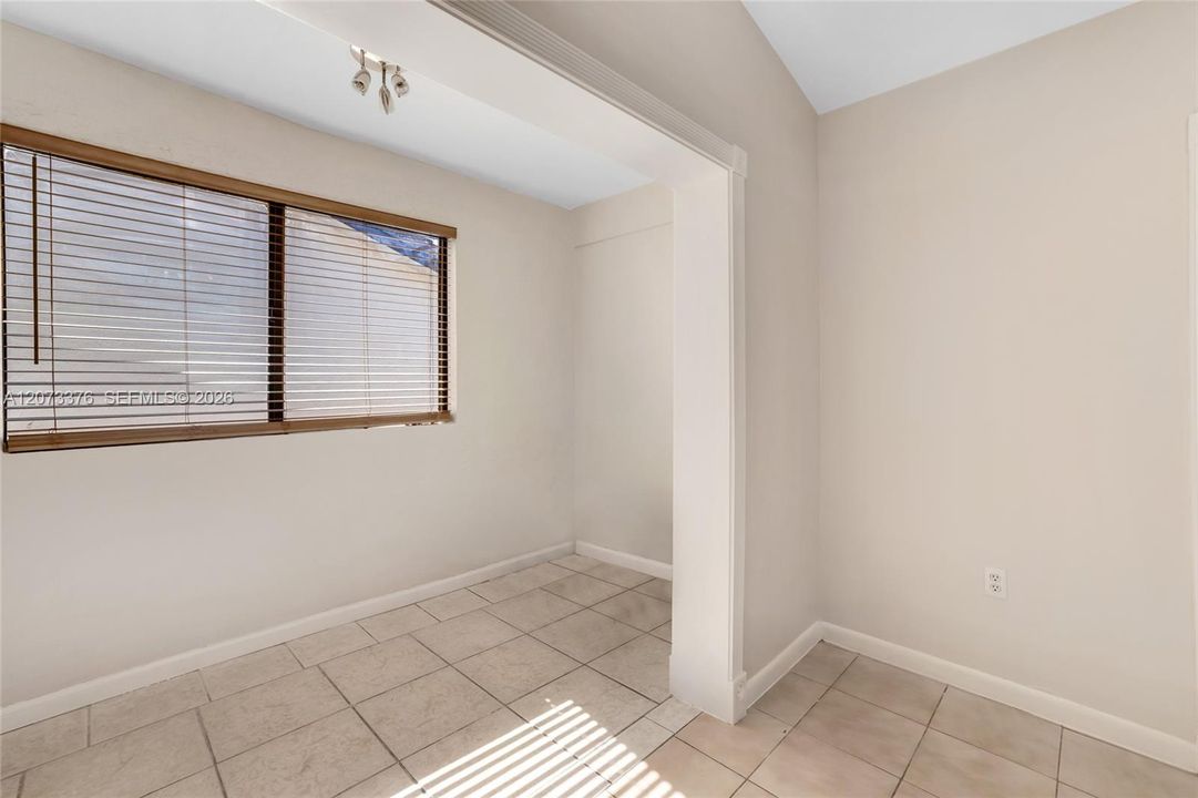 For Rent: $3,300 (3 beds, 2 baths, 1367 Square Feet)