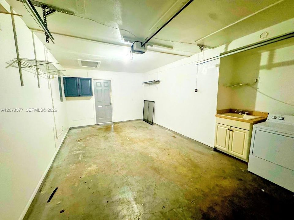 For Rent: $1,800 (3 beds, 2 baths, 1192 Square Feet)