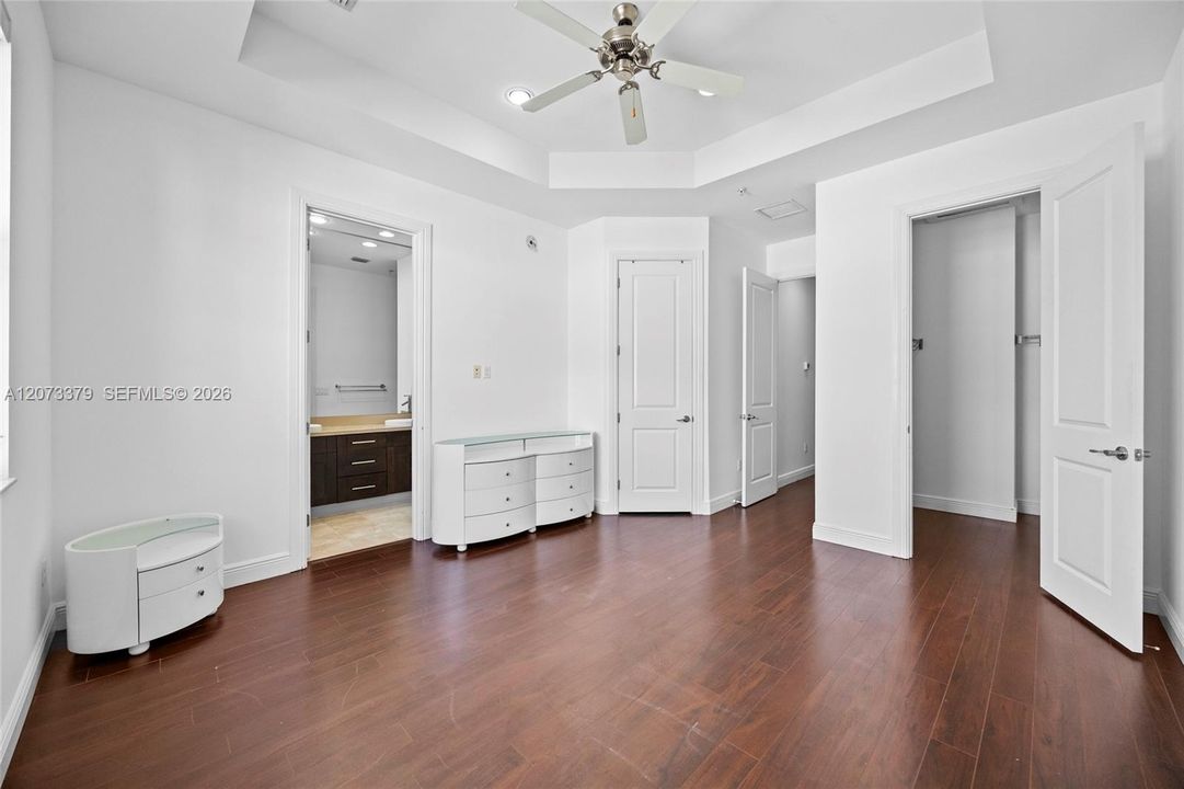 En Venta: $635,000 (4 camas, 3 baños, 1802 Pies cuadrados)