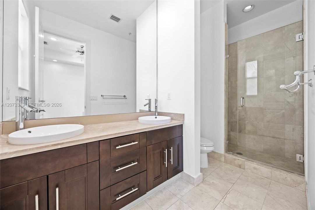 En Venta: $635,000 (4 camas, 3 baños, 1802 Pies cuadrados)