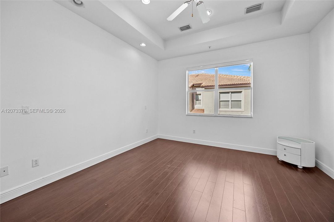 En Venta: $635,000 (4 camas, 3 baños, 1802 Pies cuadrados)