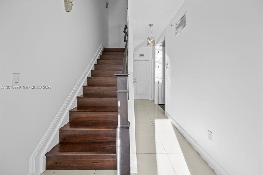 En Venta: $635,000 (4 camas, 3 baños, 1802 Pies cuadrados)