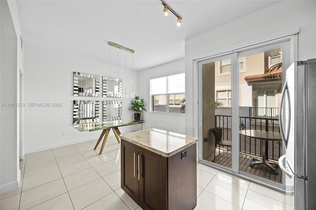 En Venta: $635,000 (4 camas, 3 baños, 1802 Pies cuadrados)