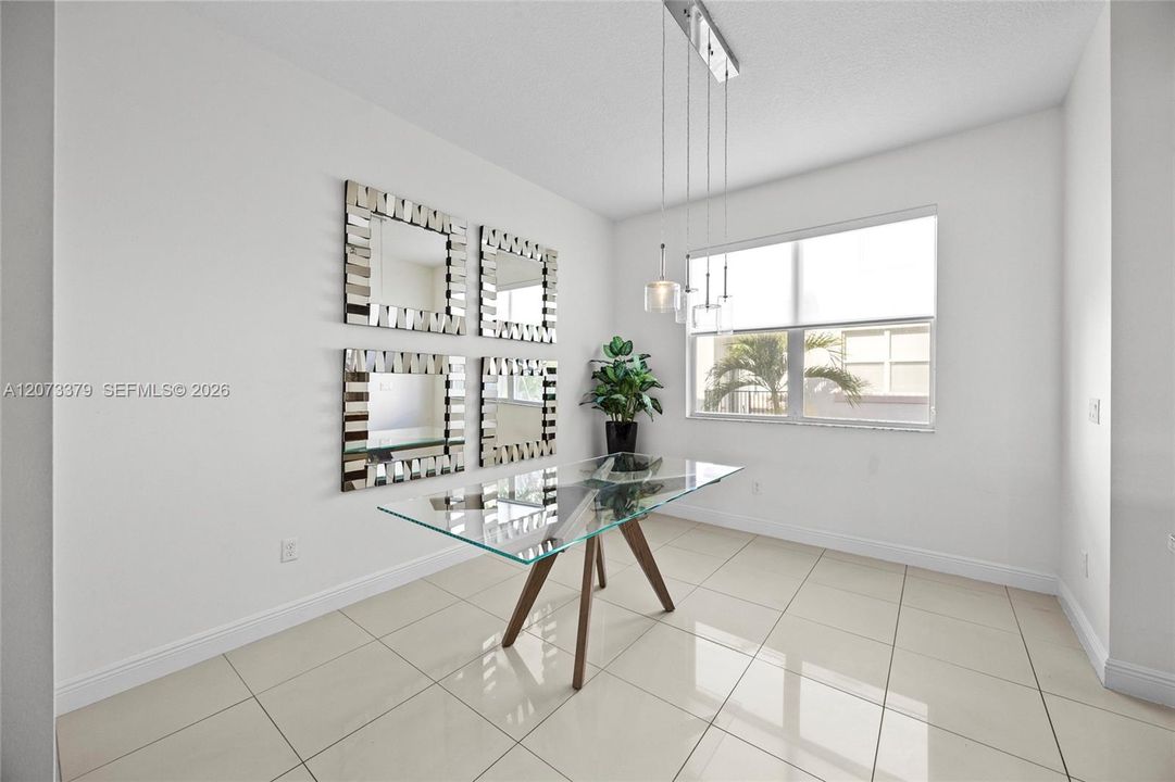 En Venta: $635,000 (4 camas, 3 baños, 1802 Pies cuadrados)