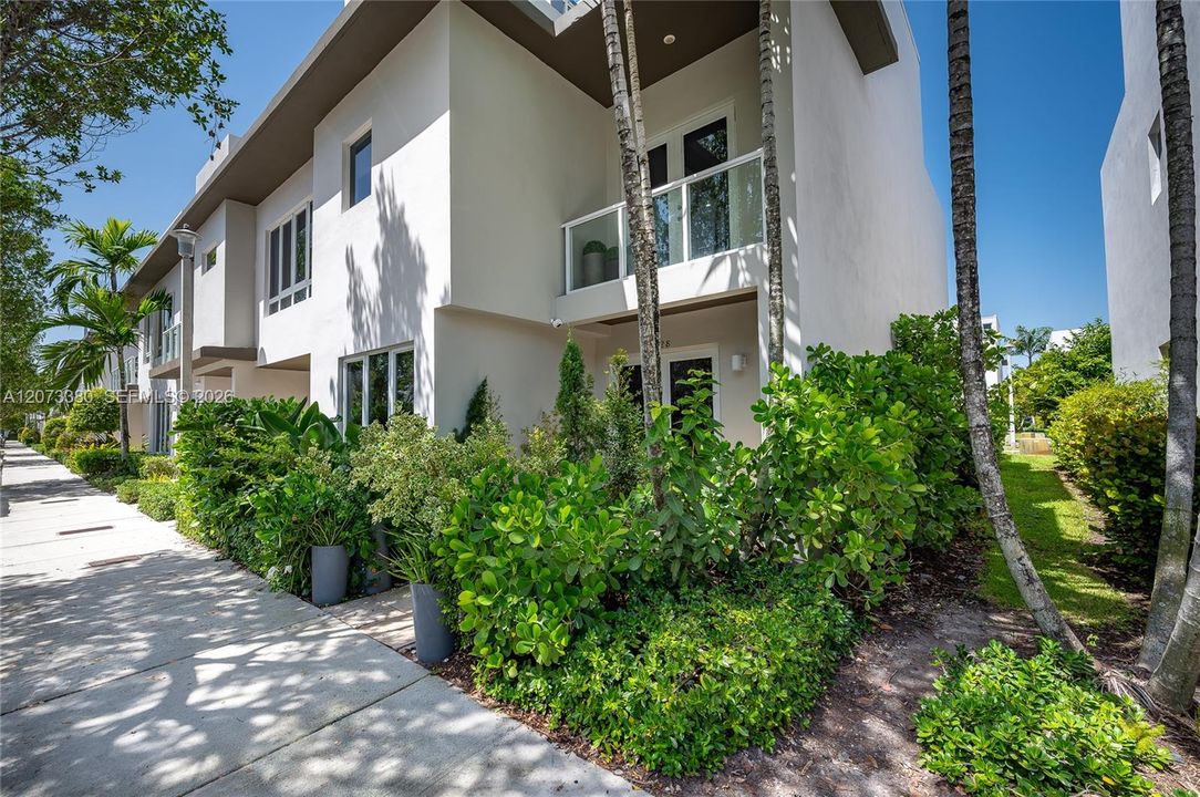 For Sale: $845,000 (4 beds, 3 baths, 1862 Square Feet)