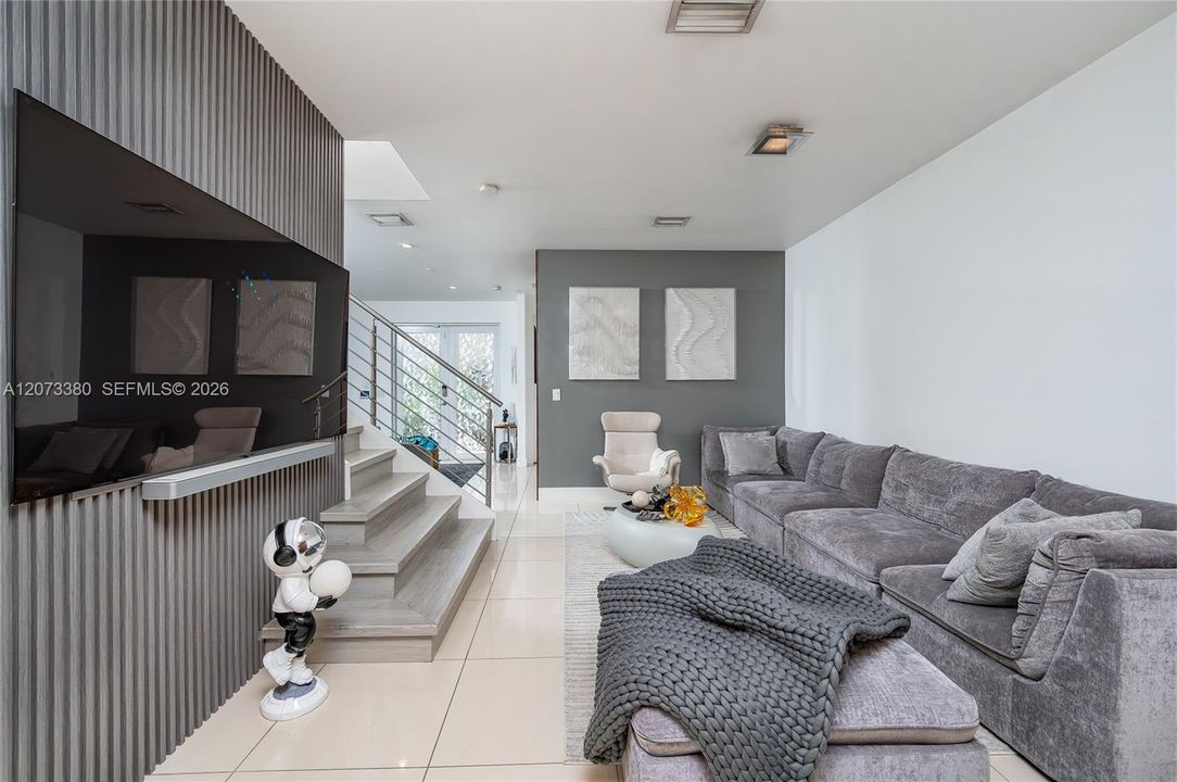 For Sale: $845,000 (4 beds, 3 baths, 1862 Square Feet)