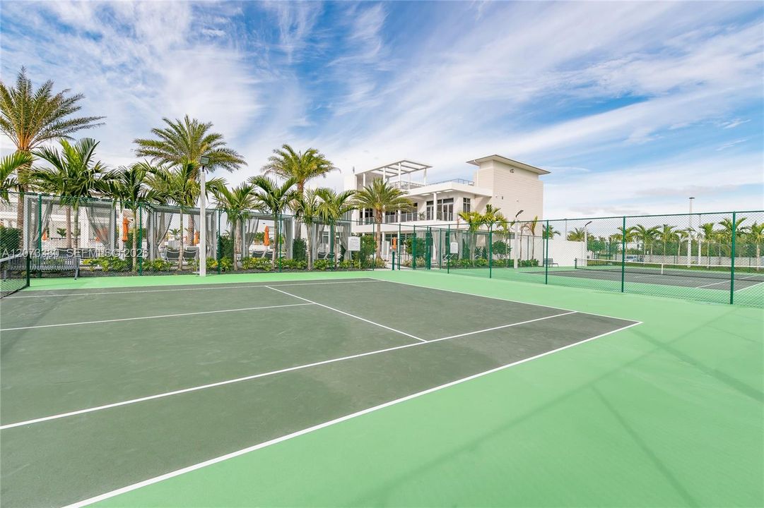 For Sale: $845,000 (4 beds, 3 baths, 1862 Square Feet)