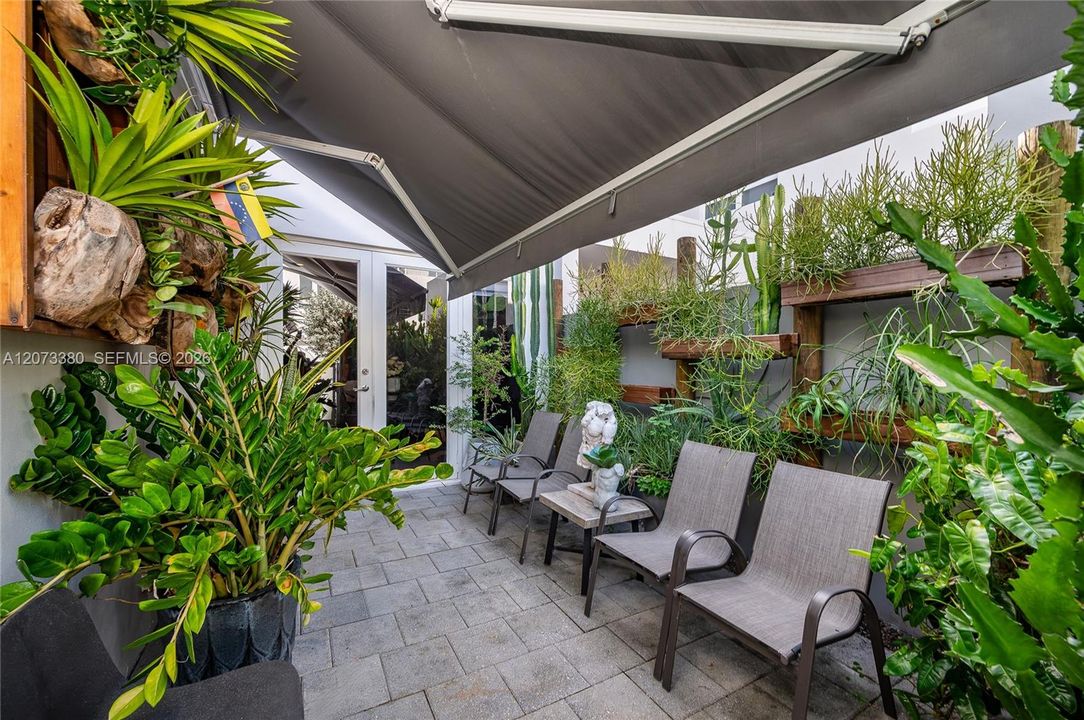 For Sale: $845,000 (4 beds, 3 baths, 1862 Square Feet)