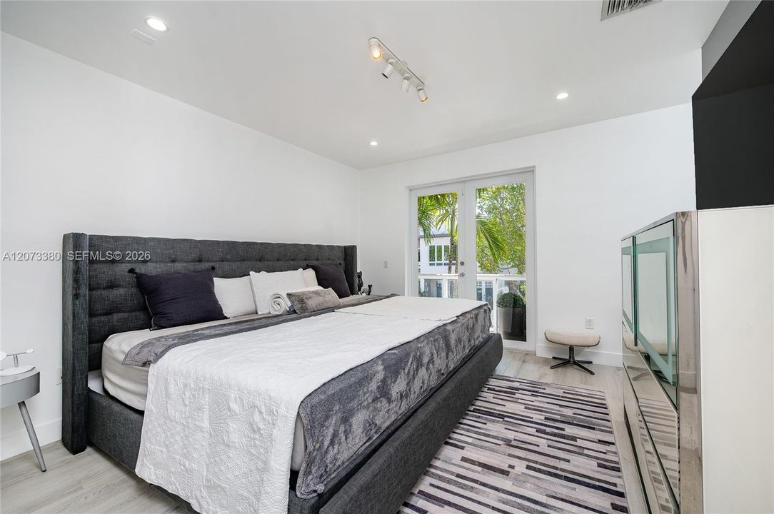 For Sale: $845,000 (4 beds, 3 baths, 1862 Square Feet)