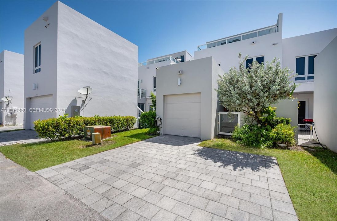 For Sale: $845,000 (4 beds, 3 baths, 1862 Square Feet)