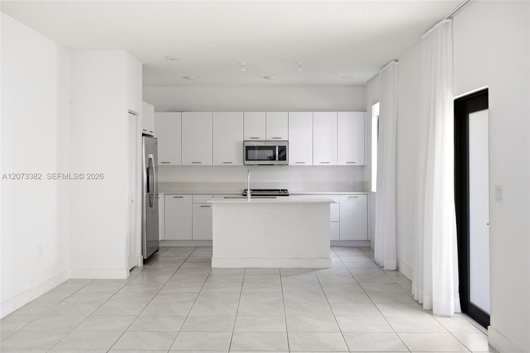 For Sale: $650,000 (3 beds, 2 baths, 1570 Square Feet)