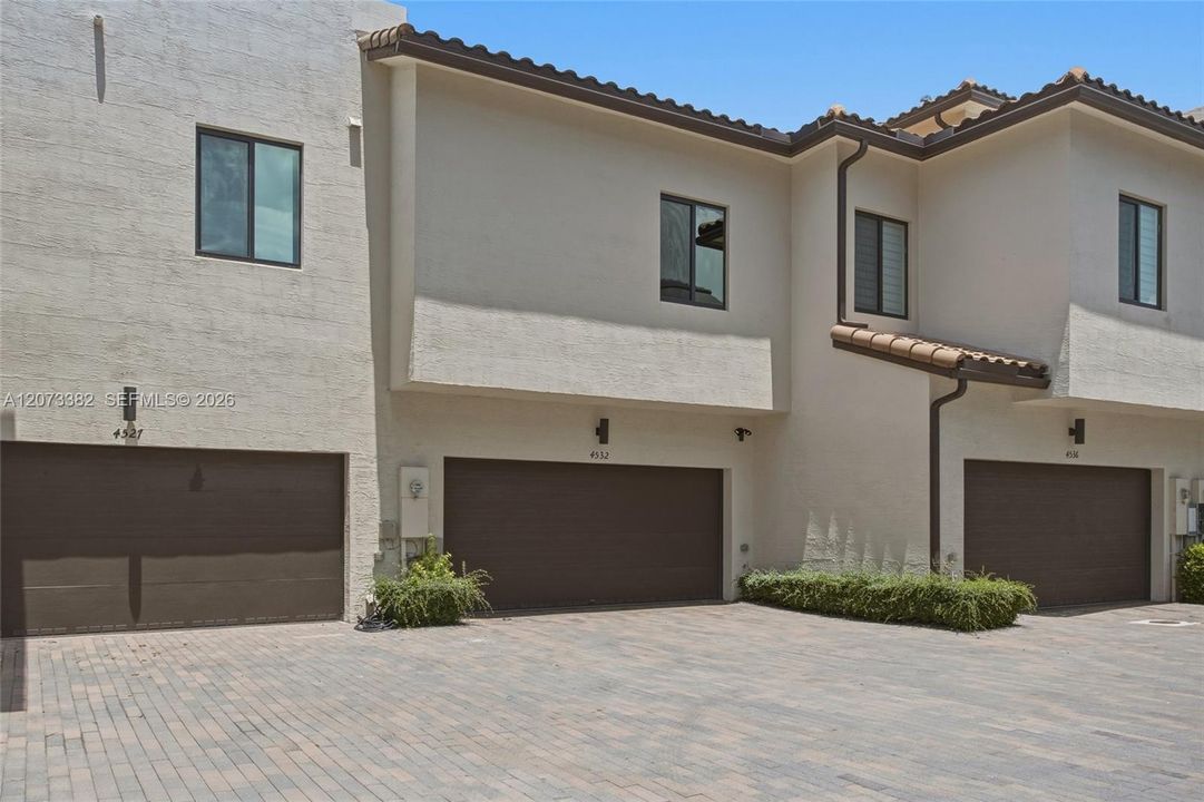 For Sale: $650,000 (3 beds, 2 baths, 1570 Square Feet)