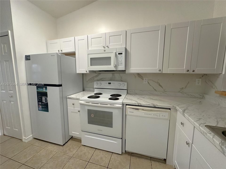 For Rent: $1,700 (2 beds, 2 baths, 815 Square Feet)