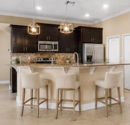 VIRTUALLY STAGED KITCHEN