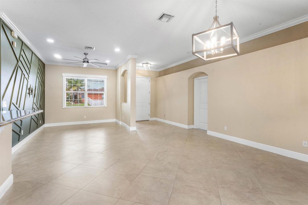 Foyer/Formal Dining Room