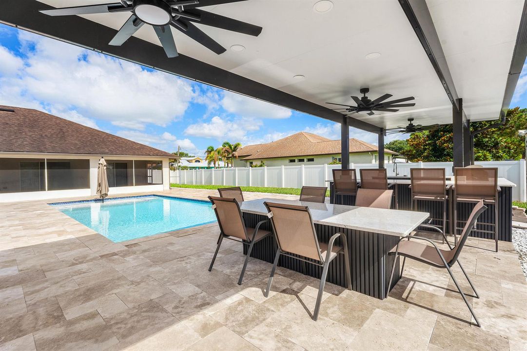 Outdoor Kitchen/Pool