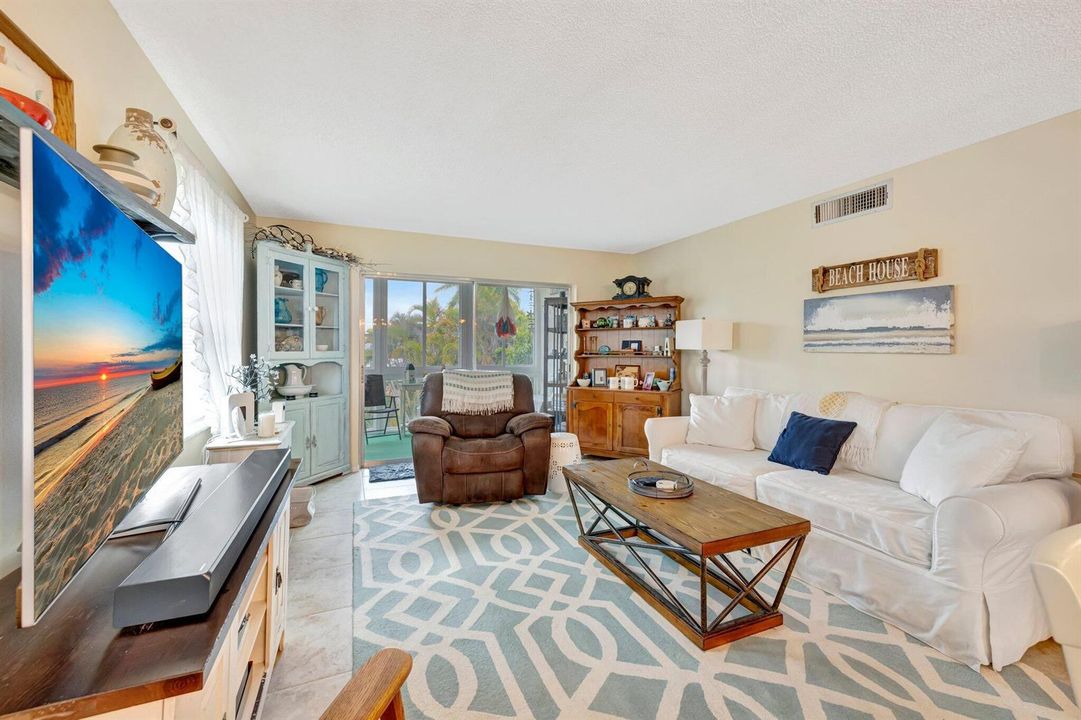 Living Room to Lanai View
