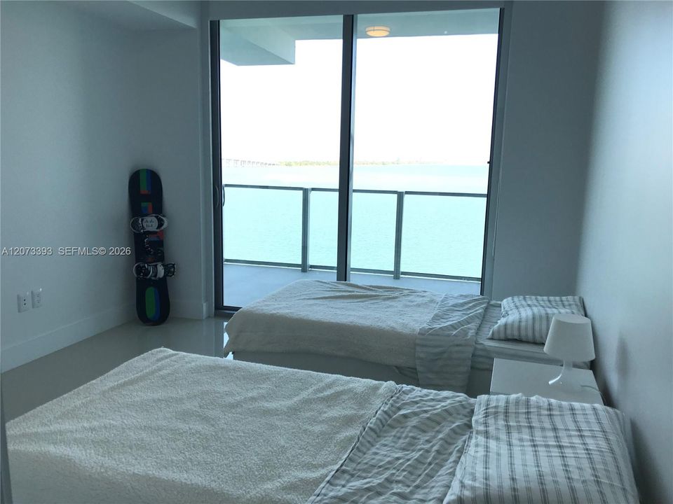 For Rent: $5,700 (2 beds, 3 baths, 1137 Square Feet)