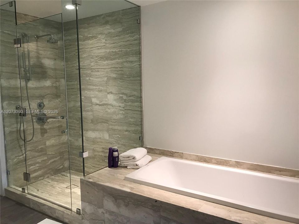 For Rent: $5,700 (2 beds, 3 baths, 1137 Square Feet)