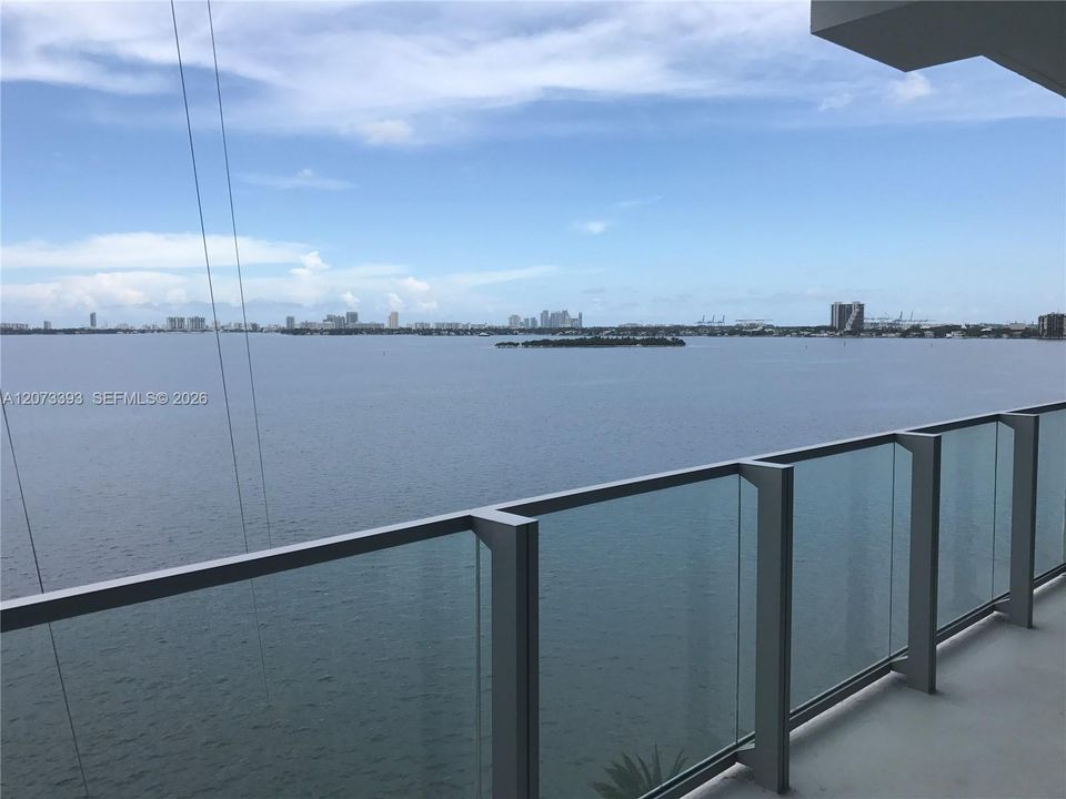 For Rent: $5,700 (2 beds, 3 baths, 1137 Square Feet)