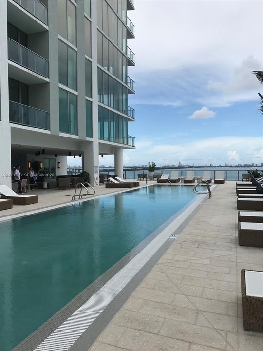For Rent: $5,700 (2 beds, 3 baths, 1137 Square Feet)