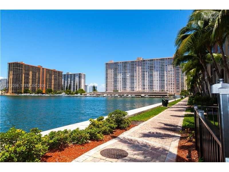 En Venta: $399,000 (2 camas, 2 baños, 1024 Pies cuadrados)