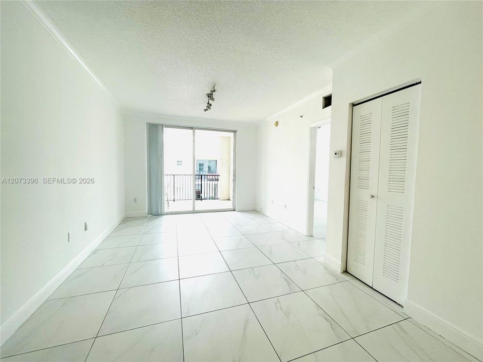 En Venta: $399,000 (2 camas, 2 baños, 1024 Pies cuadrados)