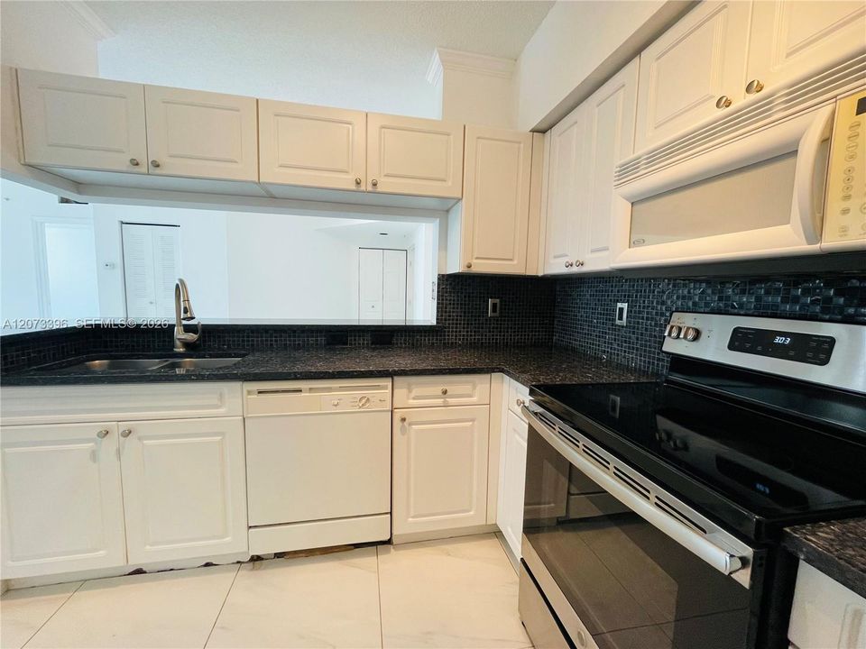 En Venta: $399,000 (2 camas, 2 baños, 1024 Pies cuadrados)