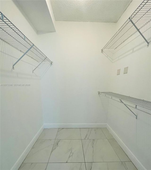 En Venta: $399,000 (2 camas, 2 baños, 1024 Pies cuadrados)