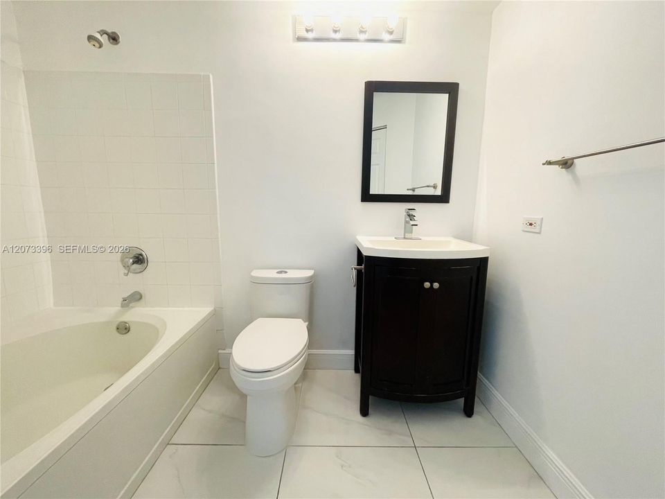 En Venta: $399,000 (2 camas, 2 baños, 1024 Pies cuadrados)