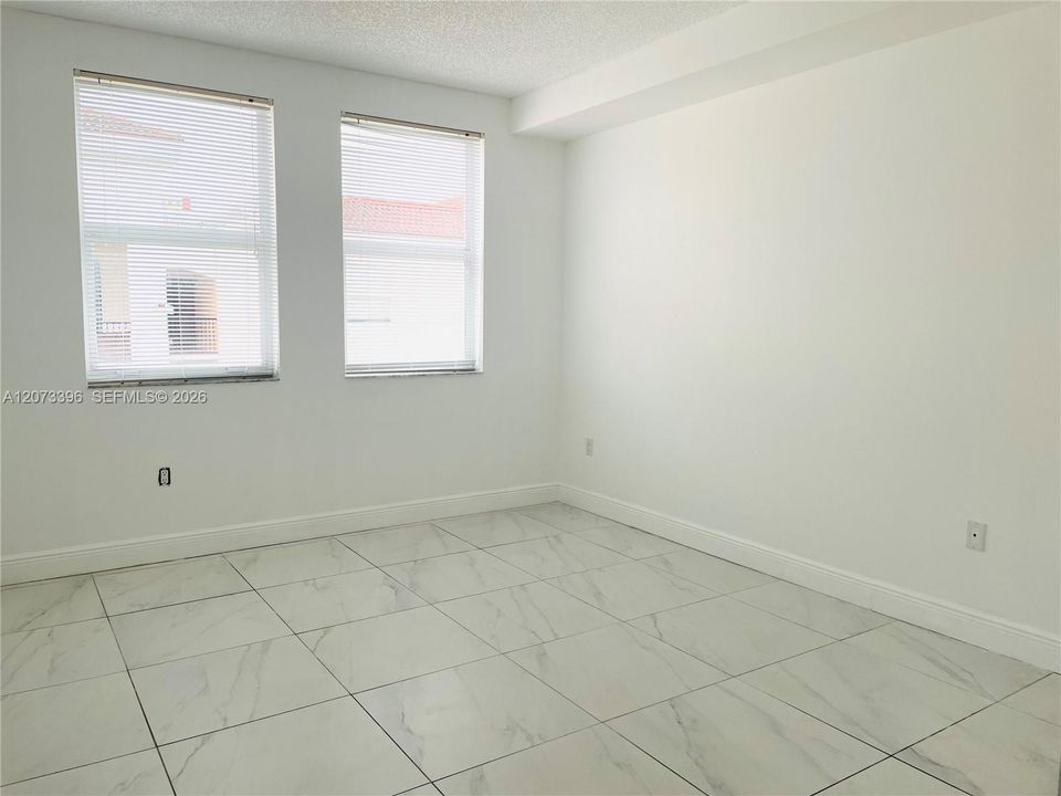 En Venta: $399,000 (2 camas, 2 baños, 1024 Pies cuadrados)