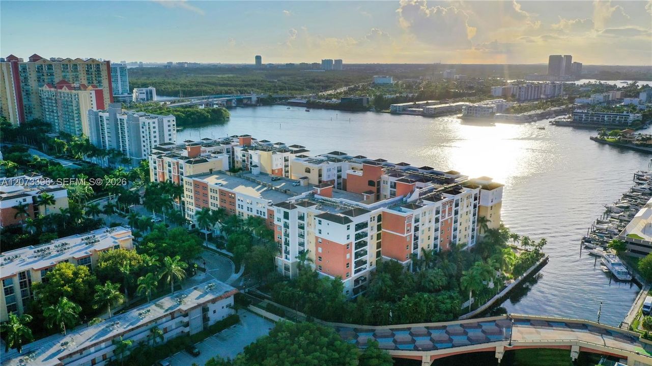 En Venta: $399,000 (2 camas, 2 baños, 1024 Pies cuadrados)