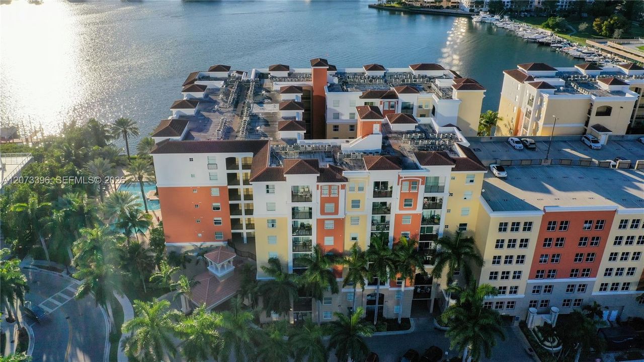 En Venta: $399,000 (2 camas, 2 baños, 1024 Pies cuadrados)