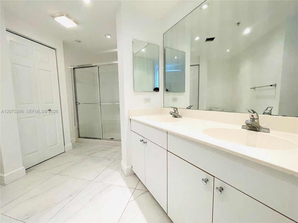 En Venta: $399,000 (2 camas, 2 baños, 1024 Pies cuadrados)