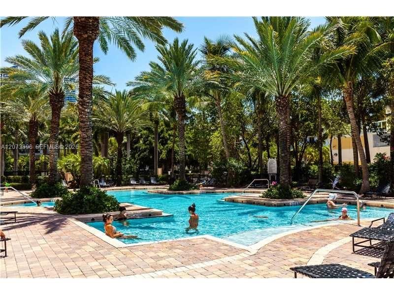 En Venta: $399,000 (2 camas, 2 baños, 1024 Pies cuadrados)