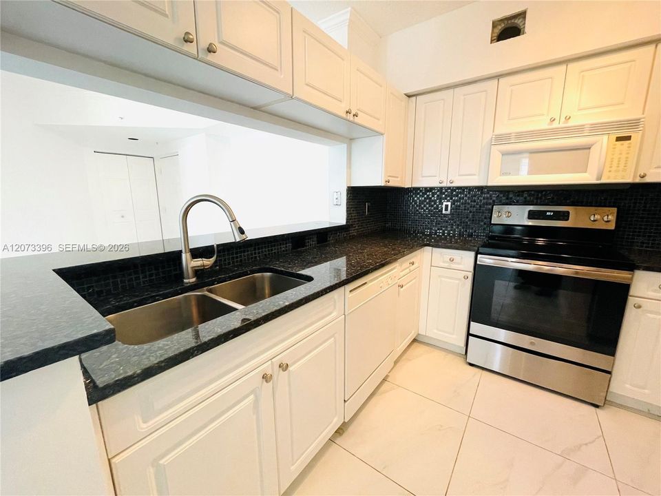 En Venta: $399,000 (2 camas, 2 baños, 1024 Pies cuadrados)