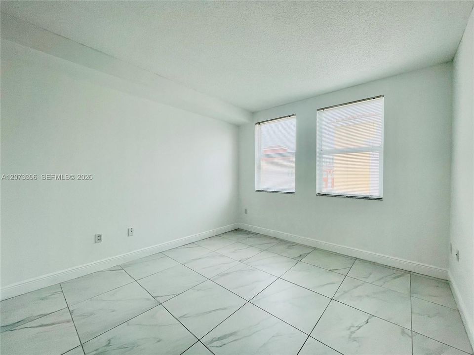 En Venta: $399,000 (2 camas, 2 baños, 1024 Pies cuadrados)