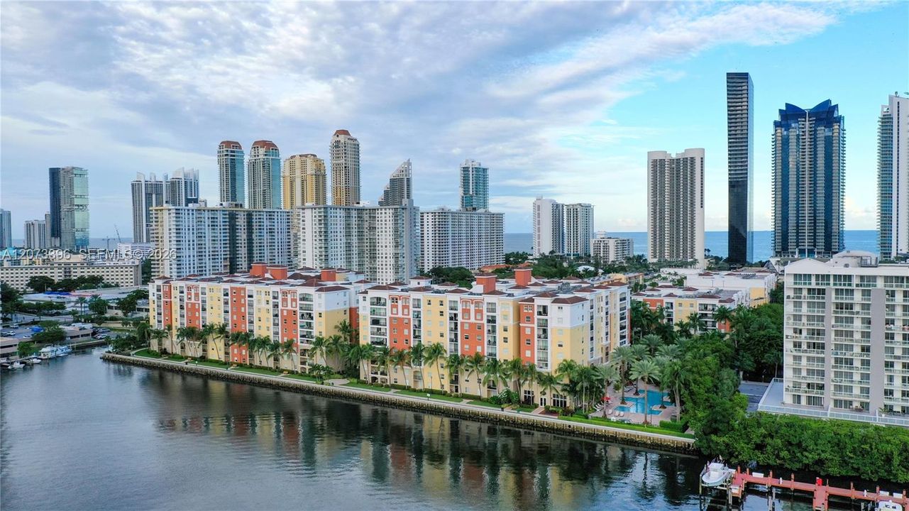 En Venta: $399,000 (2 camas, 2 baños, 1024 Pies cuadrados)