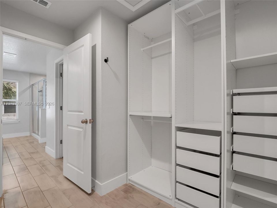 For Rent: $2,850 (4 beds, 3 baths, 2574 Square Feet)