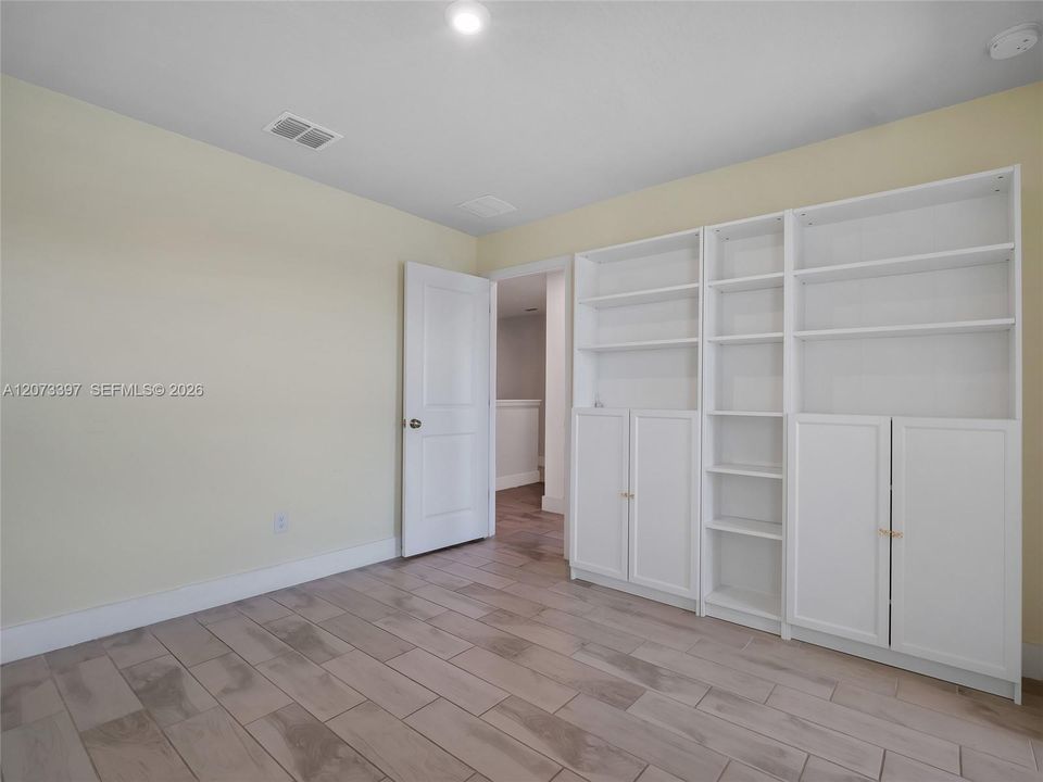 For Rent: $2,850 (4 beds, 3 baths, 2574 Square Feet)