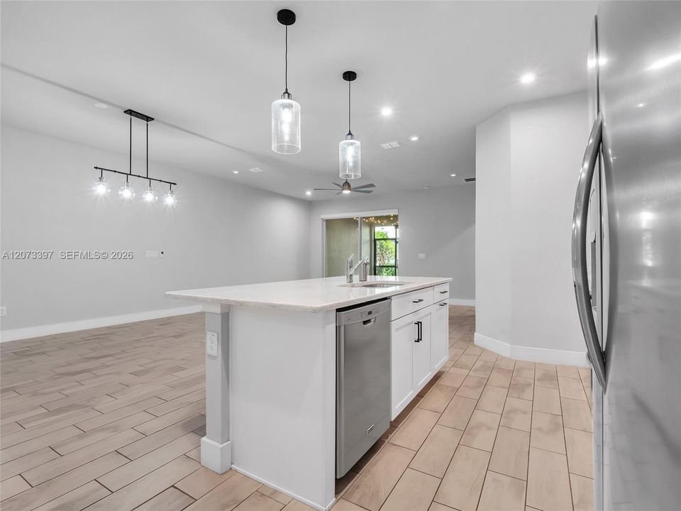 For Rent: $2,850 (4 beds, 3 baths, 2574 Square Feet)