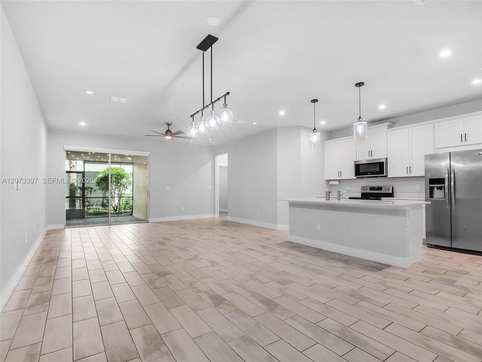For Rent: $2,850 (4 beds, 3 baths, 2574 Square Feet)