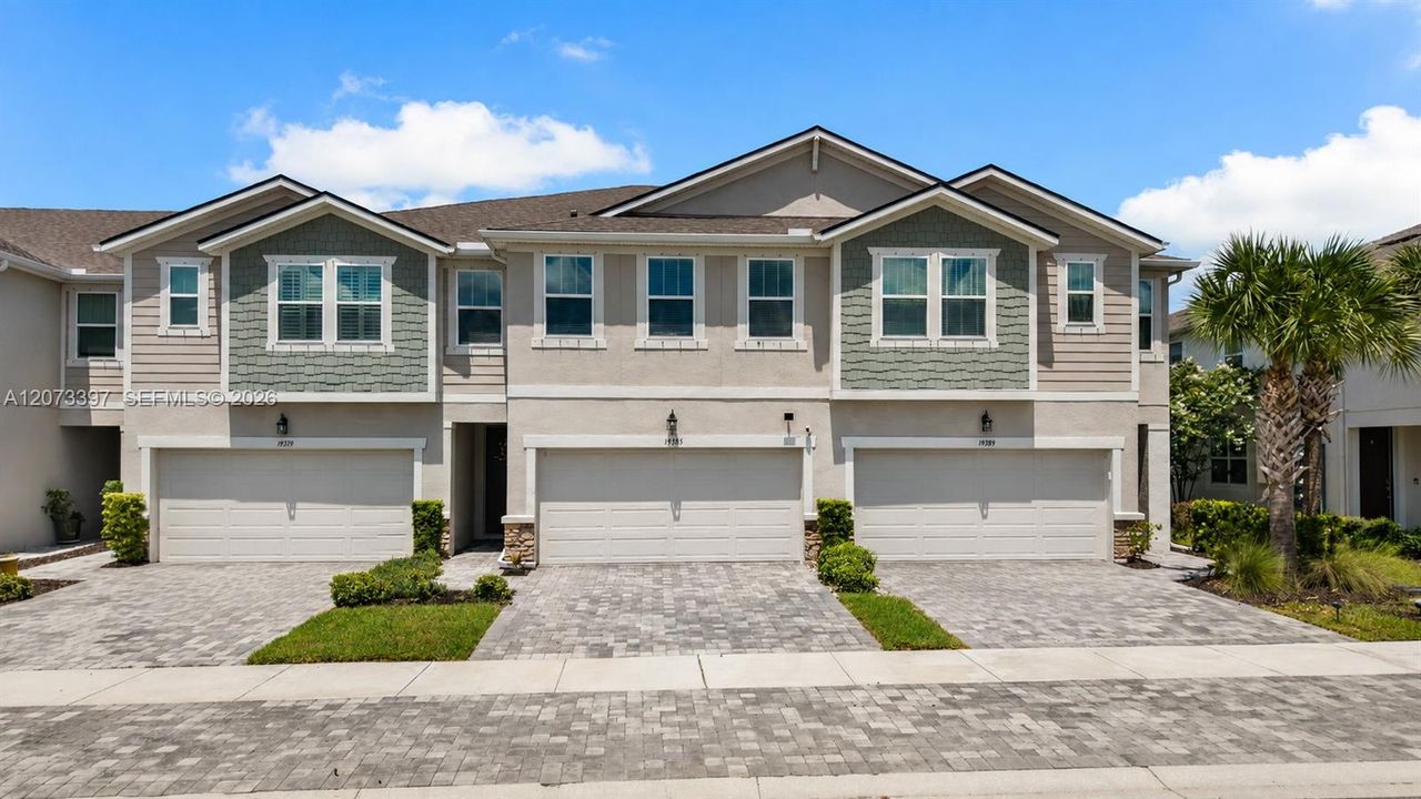 For Rent: $2,850 (4 beds, 3 baths, 2574 Square Feet)