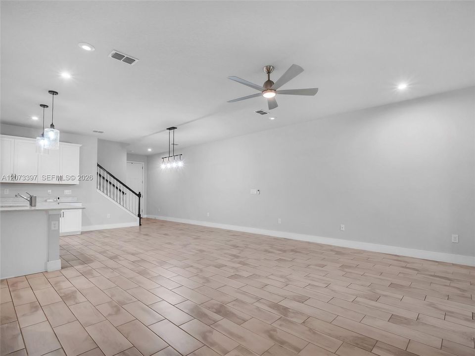 For Rent: $2,850 (4 beds, 3 baths, 2574 Square Feet)