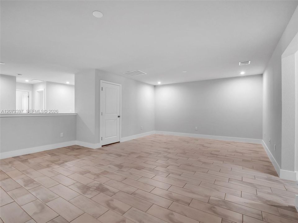 For Rent: $2,850 (4 beds, 3 baths, 2574 Square Feet)
