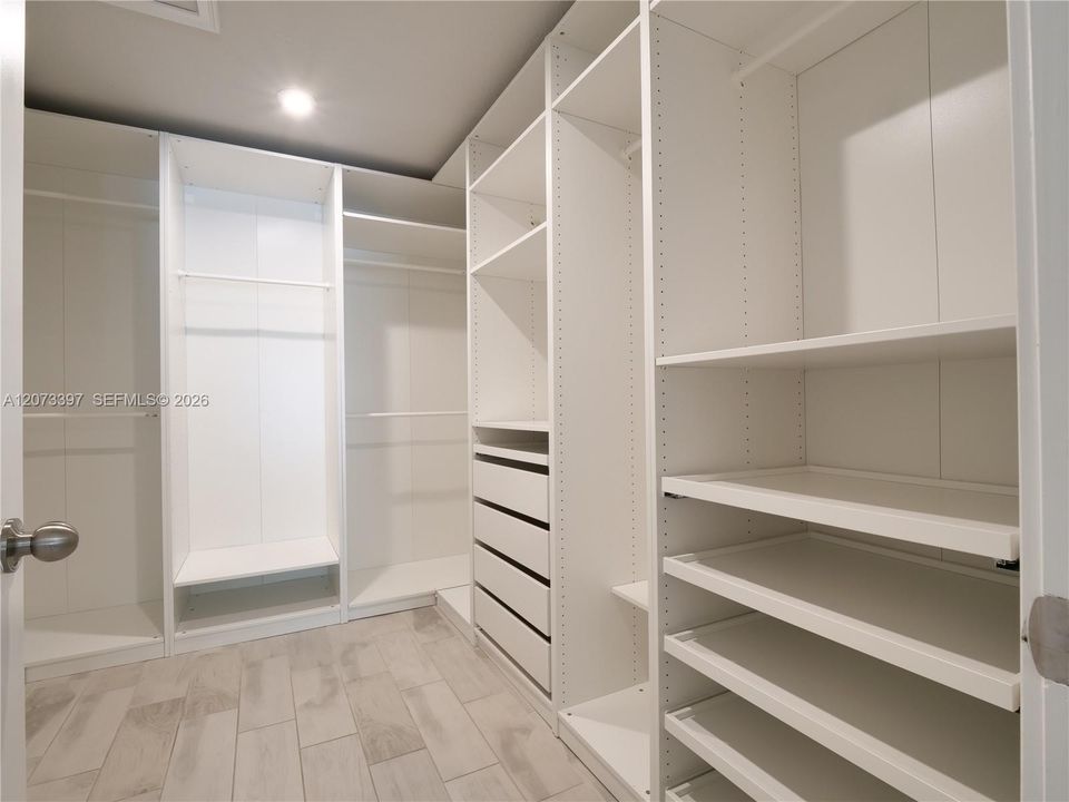 For Rent: $2,850 (4 beds, 3 baths, 2574 Square Feet)