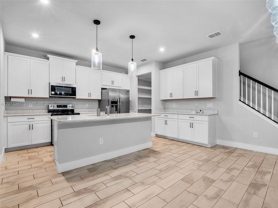 For Rent: $2,850 (4 beds, 3 baths, 2574 Square Feet)