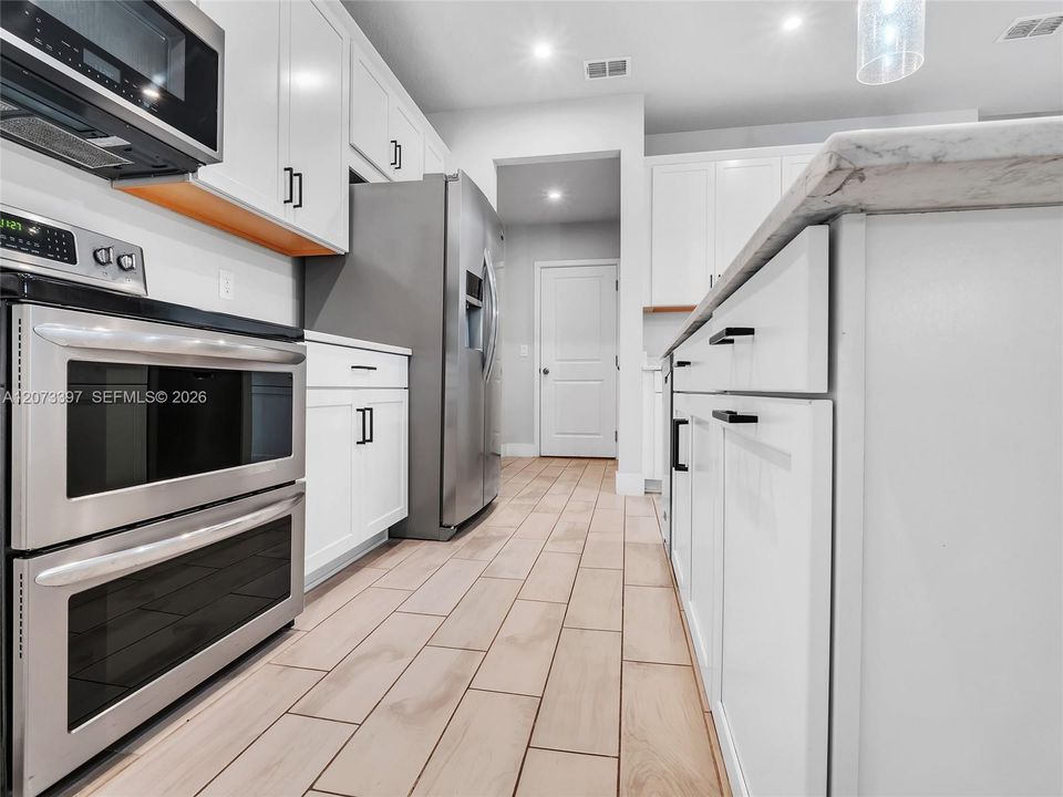 For Rent: $2,850 (4 beds, 3 baths, 2574 Square Feet)