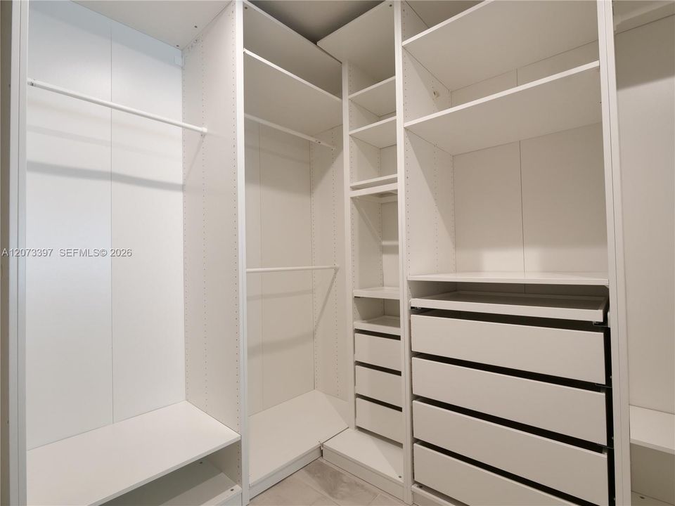 For Rent: $2,850 (4 beds, 3 baths, 2574 Square Feet)